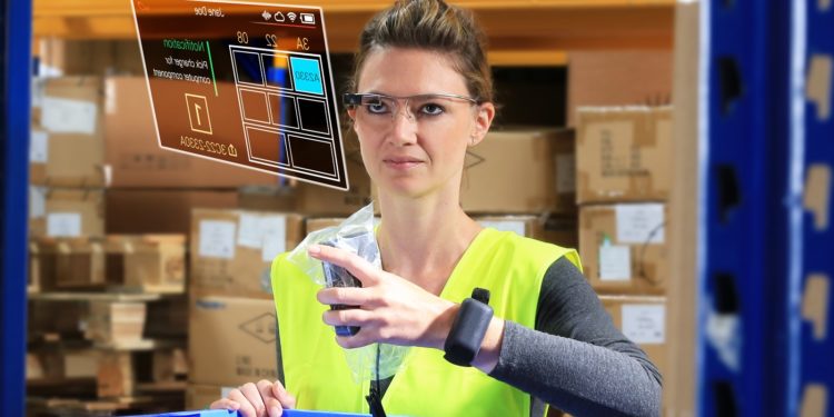 TeamViewer dan SAP Digitalisasi Operasi Gudang dengan Augmented Reality