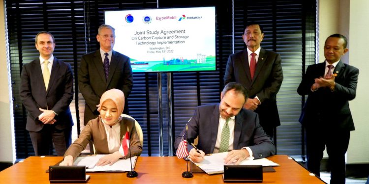 Pertamina Kolaborasi ExxonMobil Kaji Penerapan Teknologi CCUS di Indonesia
