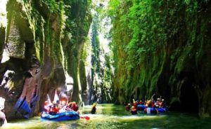 Desa Wisata di Indonesia ini Tawarkan Arung Jeram, Pesona Hujan Abadi dan Green Canyon 1