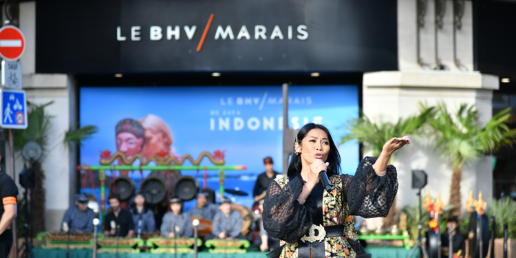 Anggun C Sasmi Bawa Produk UMKM Indonesia Menembus Pusat Perbelanjaan di Paris