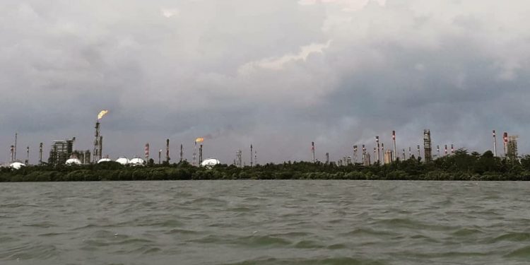 Sungai dan Laut Cilacap Tercemar Minyak, Pertamina Kerahkan Tim Investigasi 1