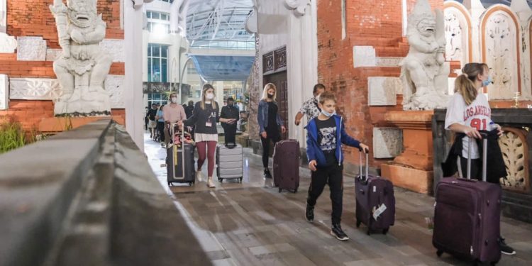 Gelombang Wisatawan Global ke Indonesia Naik Tajam