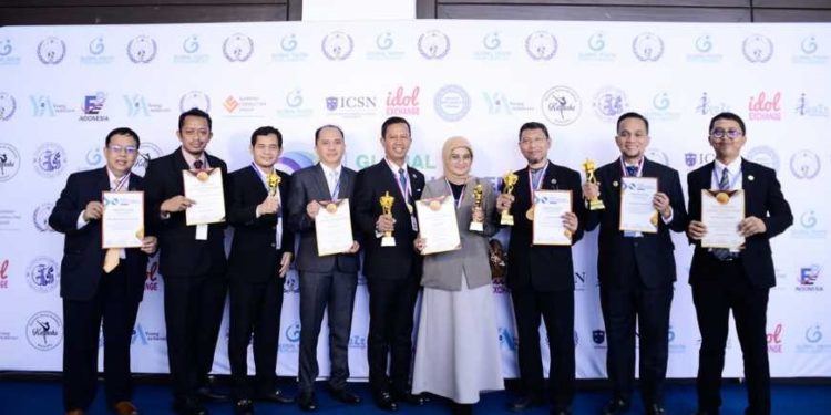 8 Delegasi Indonesia Raih Penghargaan Bergengsi di Global Youth Parliament