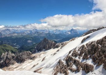 BENCANA IKLIM: Gletser Pegunungan Alpen di Italia Runtuh, 6 Orang Tewas 1