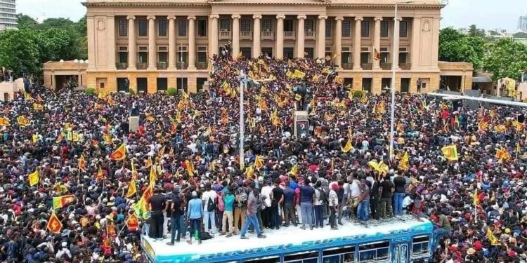 REVOLUSI DI SRI LANKA: Massa Kepung Istana, Rajapaksa Mundur dari Presiden