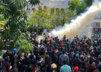 Revolusi di Sri Lanka, Massa Anti Rezim Rajapaksa Serang Kantor Perdana Menteri 2