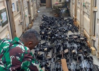 Bea Cukai Lampung Segel Satu Kontainer Berisi Ratusan Senjata Milik US Army