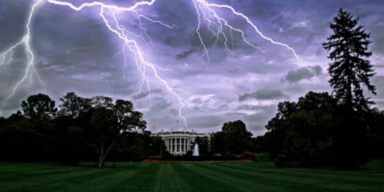 Area Gedung Putih di Washington Disambar Petir, 3 Orang Tewas 1 Area Gedung Putih di Washington Disambar Petir, 3 Orang Tewas