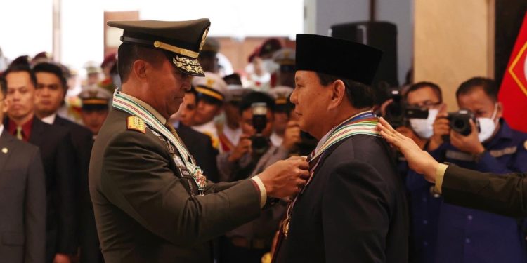 Prabowo Subianto Dianugerahi 4 Bintang Kehormatan Utama dari TNI