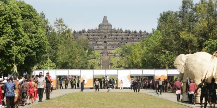 Ribuan Warga Borobudur Meriahkan Kirab Budaya G20