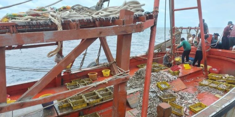 ILLEGAL FISHING: Dua Kapal Ikan Vietnam Ditangkap di Natuna Utara