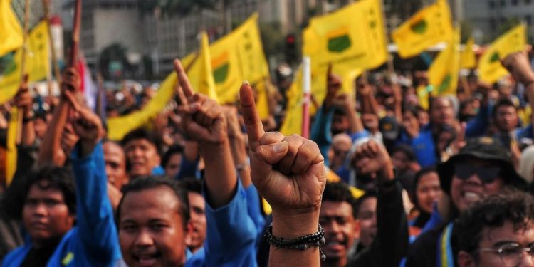 Mahasiswa dan Buruh di Indonesia Bersatu Tolak Kenaikan Harga BBM