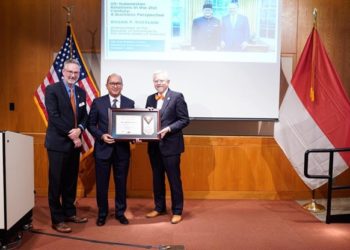 Dubes Indonesia, Rosan Roeslani Raih Penghargaan dari Oklahoma State University