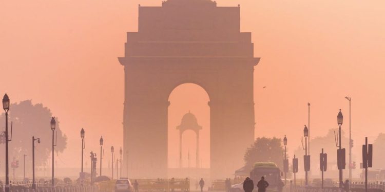 DARURAT POLUSI UDARA DI INDIA: Kota New Delhi Dikepung Kabut Asap Beracun 1