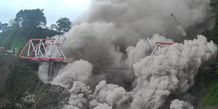 Erupsi Gunung Semeru: 1.979 Jiwa Terpaksa Mengungsi