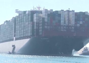 Kapal Kargo Kandas di Terusan Suez, Lalu Lintas Maritim Sempat Tersendat