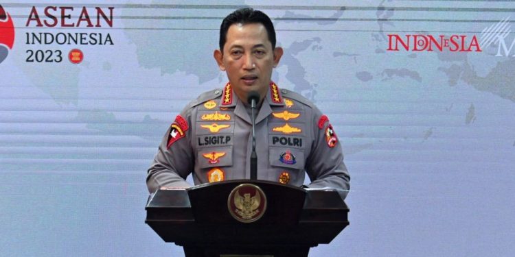 Kapolri: 71 Orang Ditangkap, 17 Orang Jadi Tersangka Kerusuhan Di ...