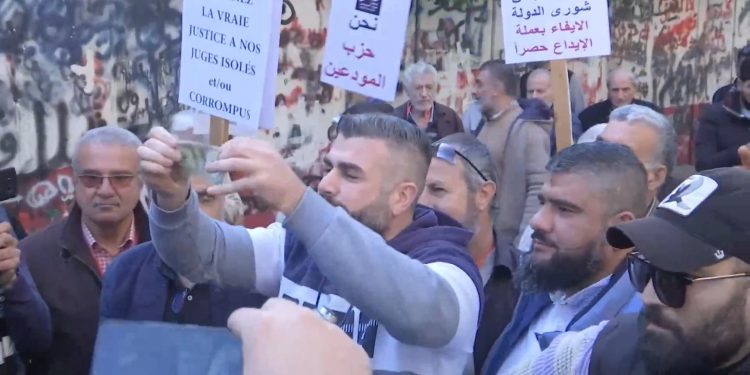 Mata Uang Lokal Terus Merosot, Rakyat Lebanon dan Irak Turun ke Jalan