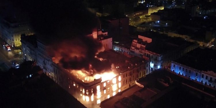 Negeri Peru Bergolak, Gedung-gedung Dibakar oleh Demonstran