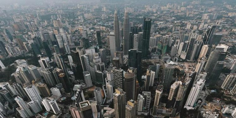 Tesla Incar Malaysia Jadi Basis Investasi di Asia Tenggara, Indonesia? 1