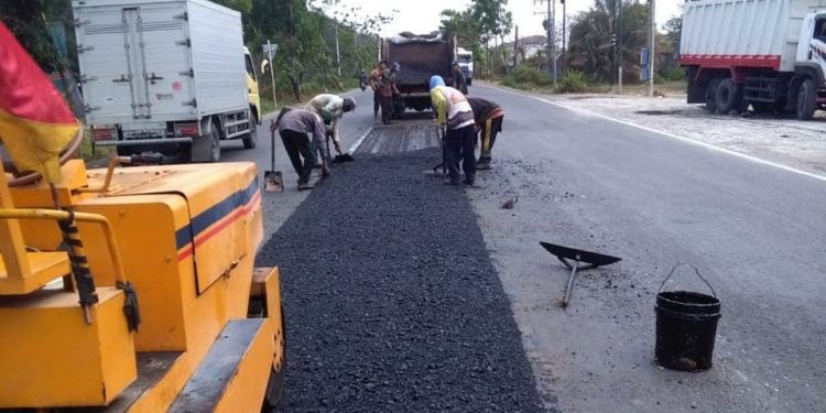 Limbah Plastik di Indonesia Berguna untuk Campuran Aspal