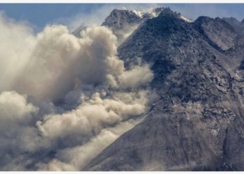 Gunung Merapi Kembali Luncurkan Awan Panas Sejauh 1.3 Kilo Meter