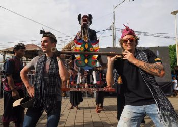 Pembalap World Superbike (WSBK) Turut Ramaikan Karnaval Budaya di Lombok