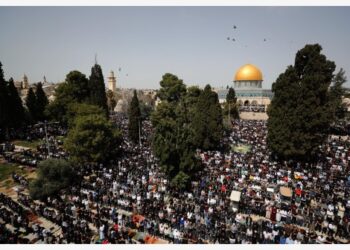 In Picture: Ribuan Umat Islam Mengikuti Shalat Jumat Pertama Ramadan di Kompleks Masjid Al-Aqsa