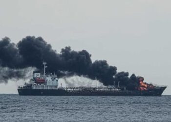 Kapal Pengangkut BBM Pertamina Terbakar dan Meledak, 3 Orang Hilang