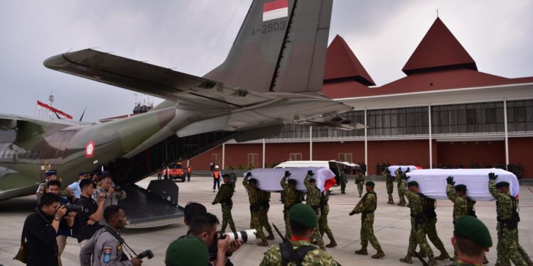 TNI-Polri Berhasil Evakuasi 36 Prajurit yang Disergap OPM Papua, 5 Gugur