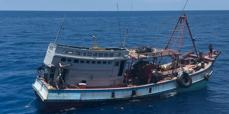 ILLEGAL FISHING: KKP Tangkap Kapal Vietnam di ZEEI Laut Natuna Utara