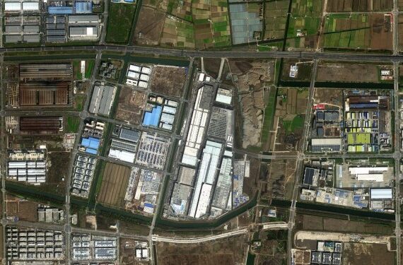 Tesla Segera Bangun Megapabrik Penyimpanan Energi di Shanghai