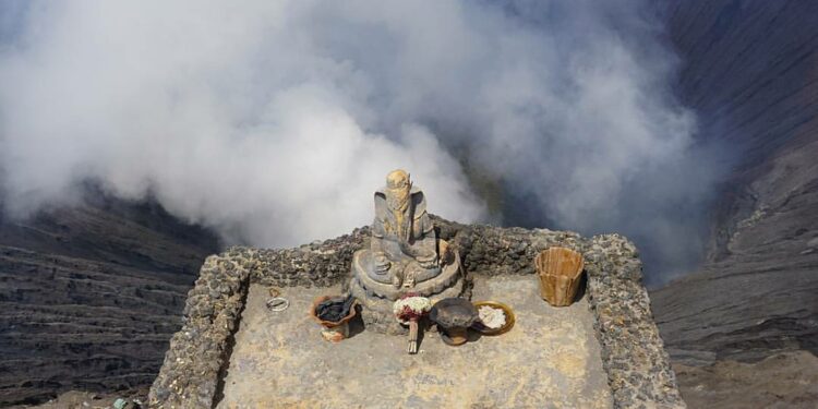 Arca Ganesha Menghilang di Puncak Gunung Bromo 1 Arca Ganesha Menghilang di Puncak Gunung Bromo 1
