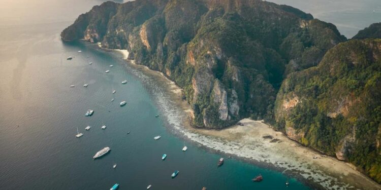 Industri Pariwisata Thailand Panen Besar