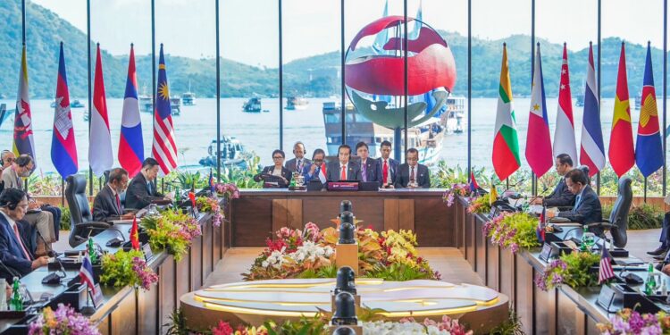 Sentralitas ASEAN Hadapi Ujian Rivalitas Negara Besar