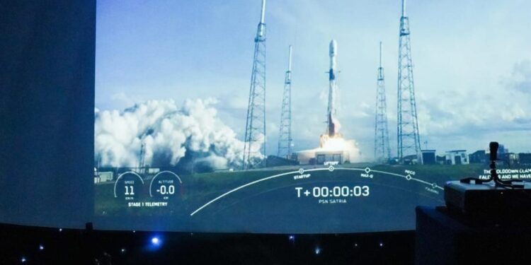 Terbesar di Asia, Indonesia Sukses Luncurkan SATRIA-1 dengan Roket SpaceX
