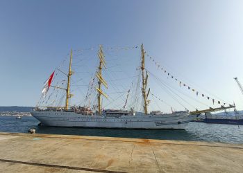 KRI Bima Suci, Duta Diplomasi Maritim Indonesia Disambut Antusias di Spanyol