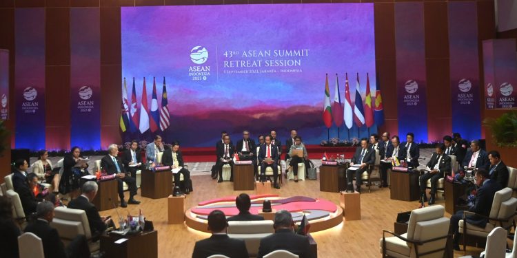 Presiden Jokowi Dorong ASEAN Gelar Dialog Nasional untuk Akhiri Konflik Myanmar