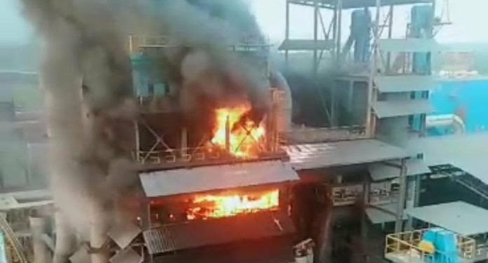 Smelter Nikel China di Kalimantan Terbakar Hebat