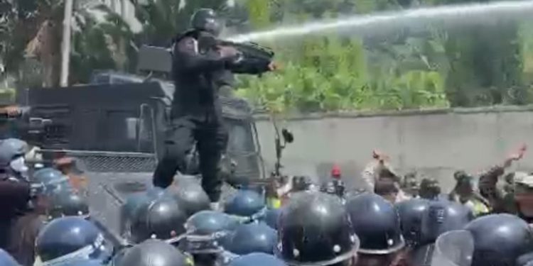 Nickel Waste Protest, Residents Demonstrate in the Chinese Company Area PT IWIP