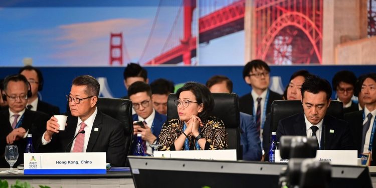 APEC Finance Ministers Wary of Global Economic Uncertainty 1 APEC Finance Ministers Wary of Global Economic Uncertainty