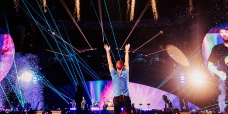Incredible, Coldplay’s Concert in Jakarta was Welcomed Enthusiastically