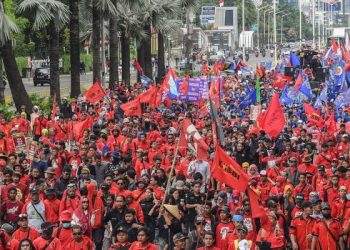 Workers in Indonesia National Strike, 100 Industries Paralyzed