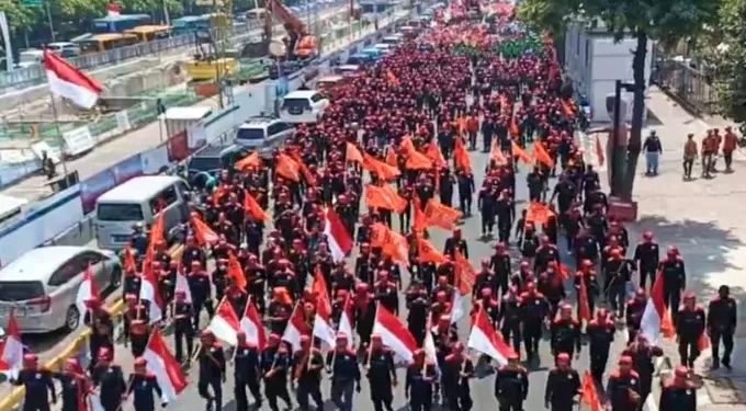 5 Million Workers in Indonesia Go on Total Strike, What’s Happening?