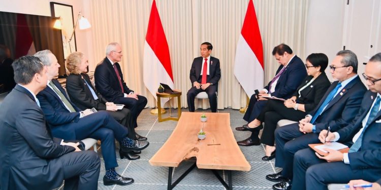 Investing $15 Billion, Jokowi Appreciates Exxon Woods Building Green Petrochemical Refinery