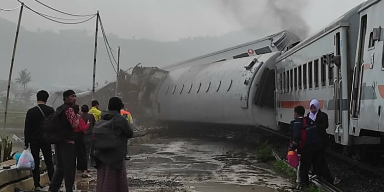 Train Crash in Indonesia: 4 Killed, 22 Injured