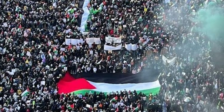 Israeli People Urge Netanyahu to Resign