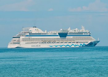 Thousands of Italian Cruise Ship Tourists, AIDAbella Enter Surabaya and Lombok