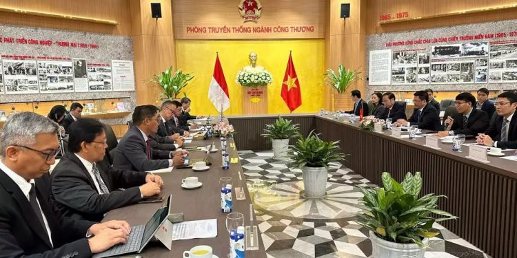 Indonesia Invites Vietnam to Collaborate in the Electric Vehicle Industry