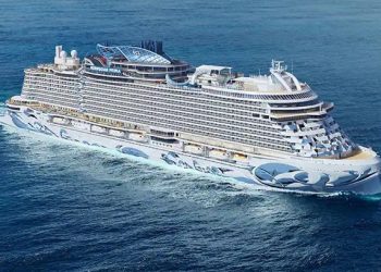 Thousands of Norwegian Cruise Lane Tourists Visit Jakarta and Lombok